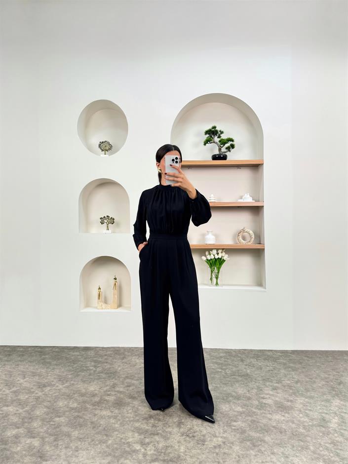 Lola Siyah Krep Kumaş Yarım Balıkçı Yaka Tulum