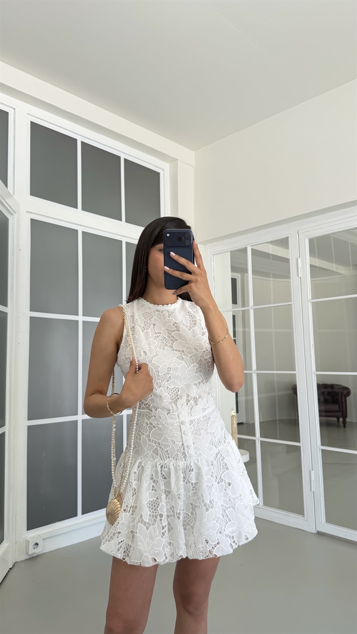 Beyaz Çiçek Brodeli İPKYL Premium Mini Elbise GAUS-01734