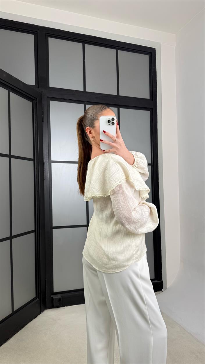 Krem Bebe Yaka Volanlı Bluz GAUS-01274