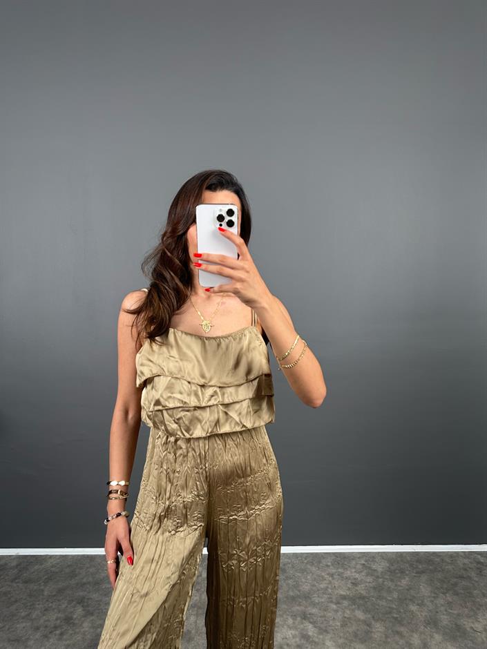 Livi Gold Askılı Kırışık Kumaş Önü Fırfırlı Saten Tulum