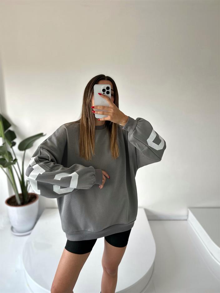 Gri Arkası Baskılı Oversize Sweatshirt