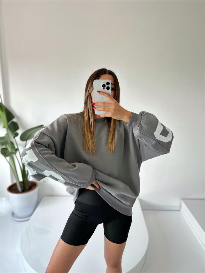 Gri Arkası Baskılı Oversize Sweatshirt