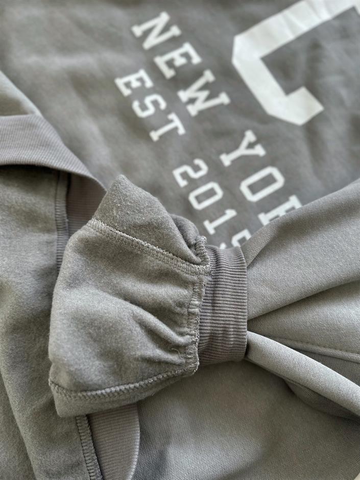 Gri Arkası Baskılı Oversize Sweatshirt