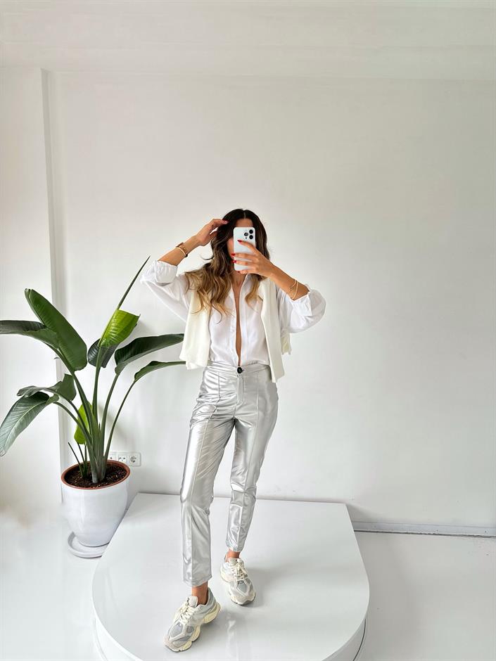 Gri Rugan Parlak Pantolon