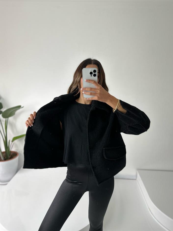 İthal Siyah Kürk Kısa Düğmeli Kaban