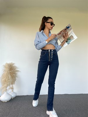 Koyu Mavi Düğmeli Yırtmaçlı Jean