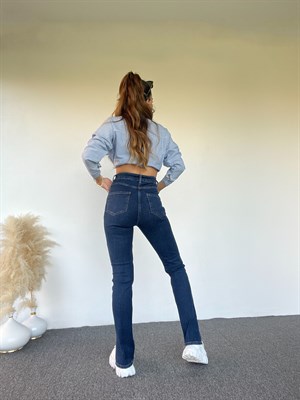 Koyu Mavi Düğmeli Yırtmaçlı Jean