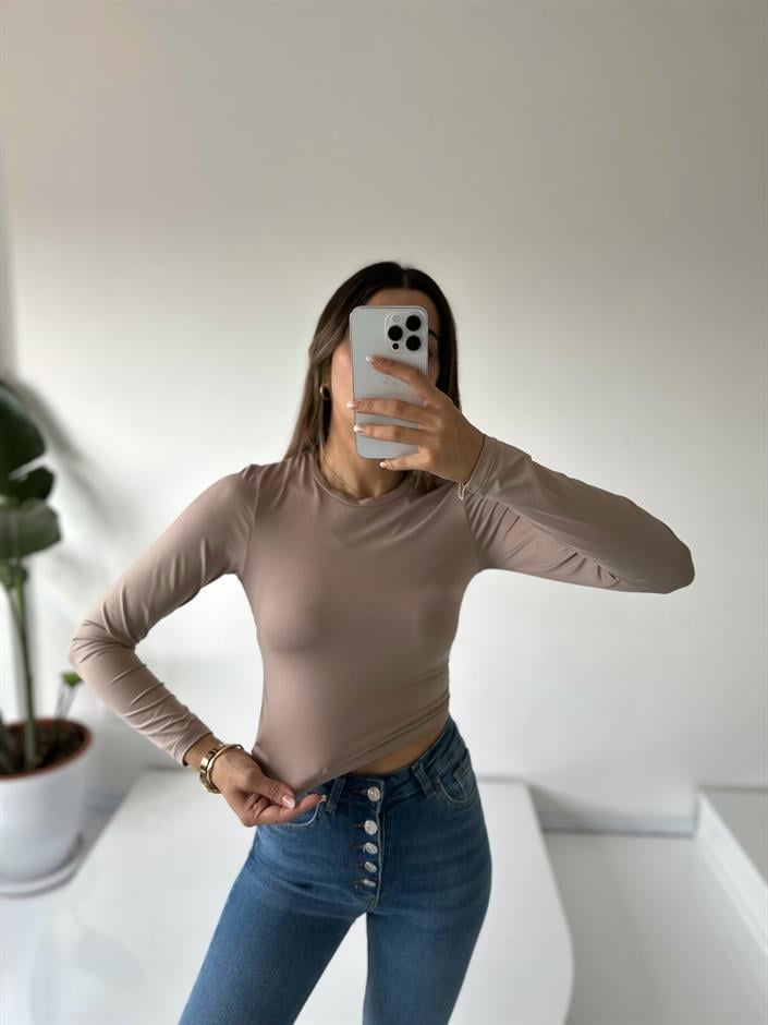Lori Nude Basic Crop