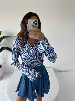 Mavi Beyaz Desenli Saten Bluz 