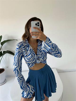 Mavi Beyaz Desenli Saten Bluz 