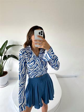 Mavi Beyaz Desenli Saten Bluz 