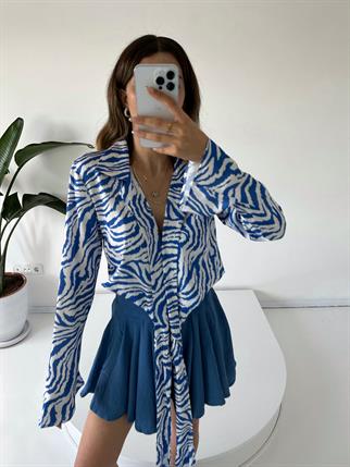 Mavi Beyaz Desenli Saten Bluz 