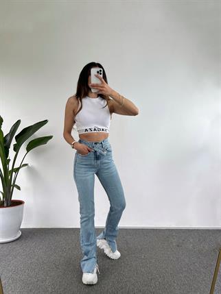 Mavi Kemer Detaylı Yırtmaçlı Jean 
