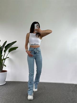 Mavi Kemer Detaylı Yırtmaçlı Jean 