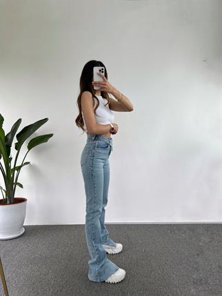 Mavi Kemer Detaylı Yırtmaçlı Jean 
