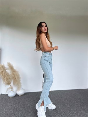 Mavi Yırtmaçlı Jean 