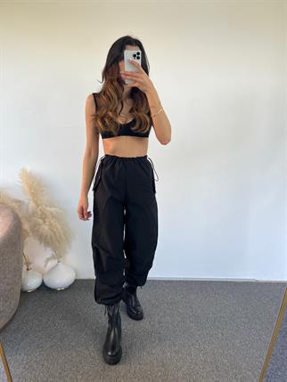 Num Siyah Paraşüt Pantolon