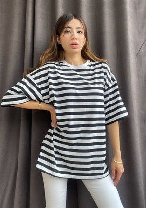 Oversize Siyah-Beyaz Çizgili T-shirt