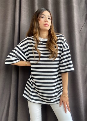 Oversize Siyah-Beyaz Çizgili T-shirt
