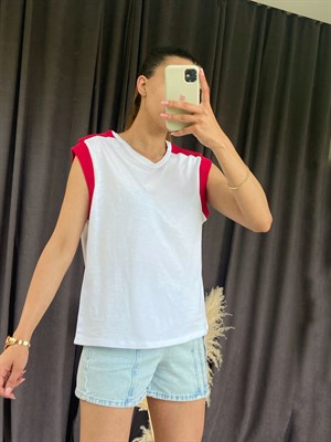 Pembe Omuz Detaylı Beyaz Tshirt