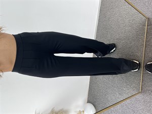 Pens Detaylı Siyah Şardonlu Pantolon