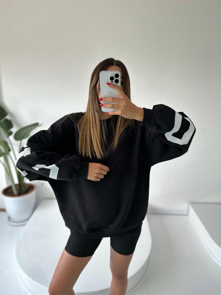 Siyah Arkası Baskılı Oversize Sweatshirt