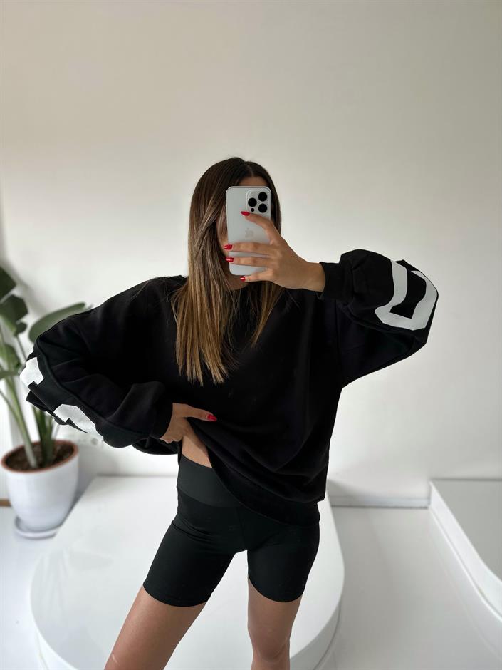 Siyah Arkası Baskılı Oversize Sweatshirt