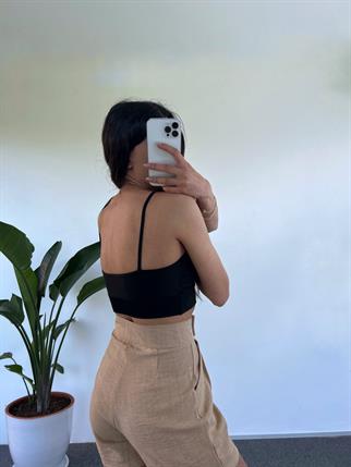 حمالة صدر سوداء بتصميم متقاطع