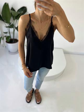 Siyah Dantelli İp Askılı Atlet 