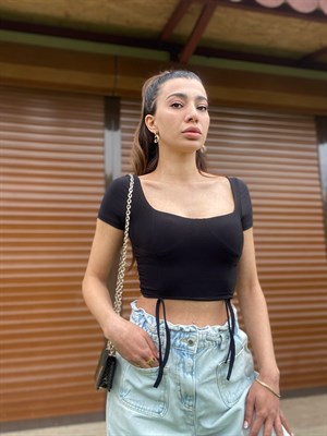 Siyah İp Detaylı Crop