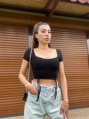 Siyah İp Detaylı Crop