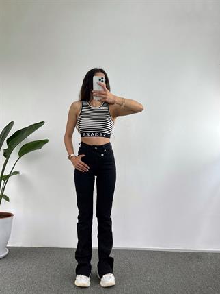 Siyah Kemer Detaylı Yırtmaçlı Jean