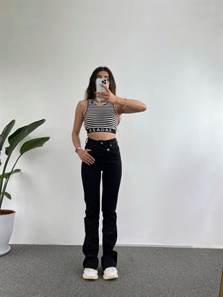 Siyah Kemer Detaylı Yırtmaçlı Jean