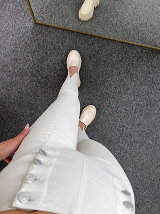 Süper Yüksek Bel Kırık Beyaz Düğme Detaylı Jean