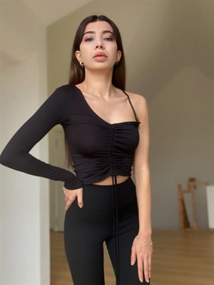 Tek Kol Zincir Detaylı Bluz 