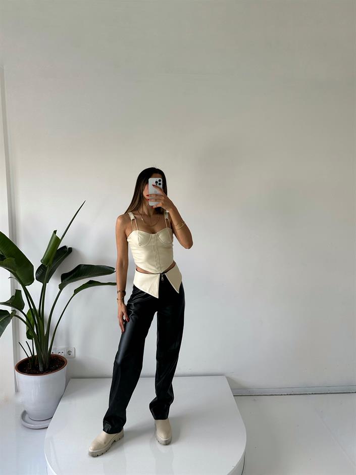 Ters Kemerli Siyah Deri Pantolon