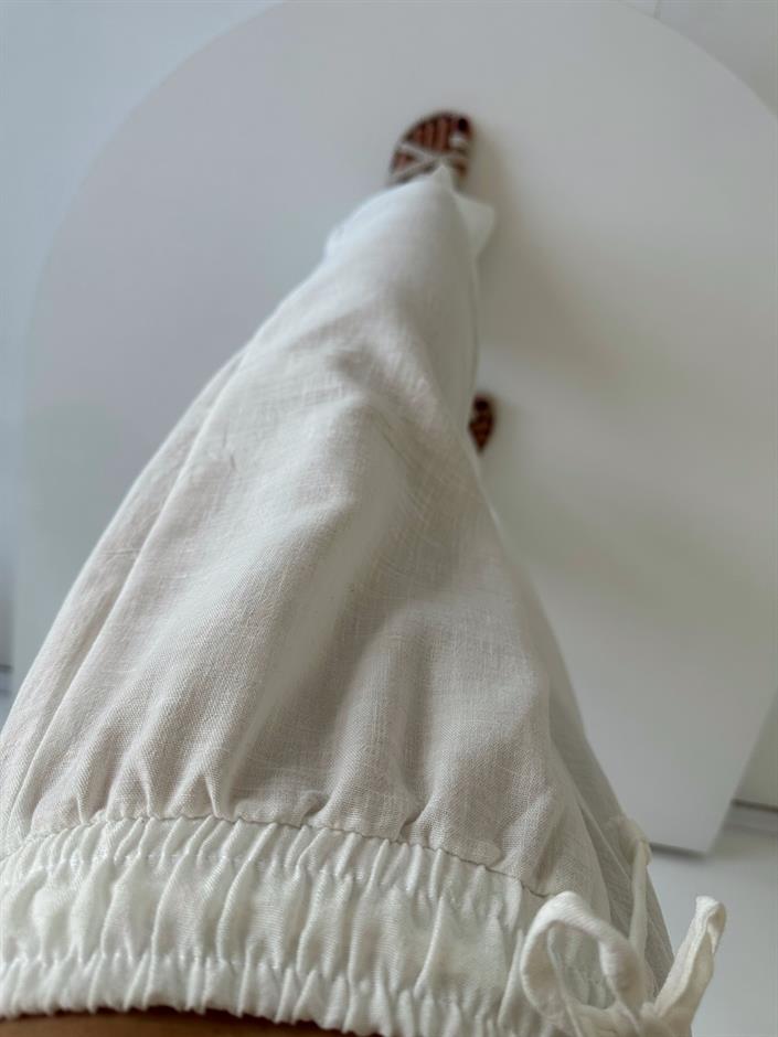 Violeta Beyaz Yırtmaçlı Keten Pantolon 