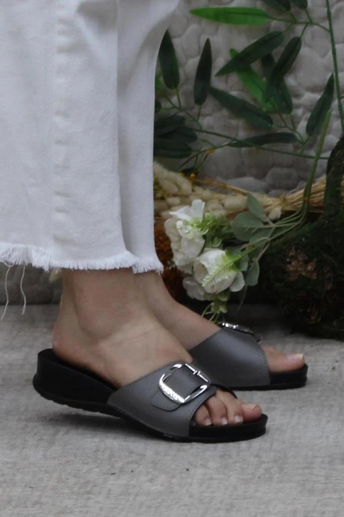 Kadın Anatomik Günlük Rahat Tokalı Terlik Oliva-8 Platin 