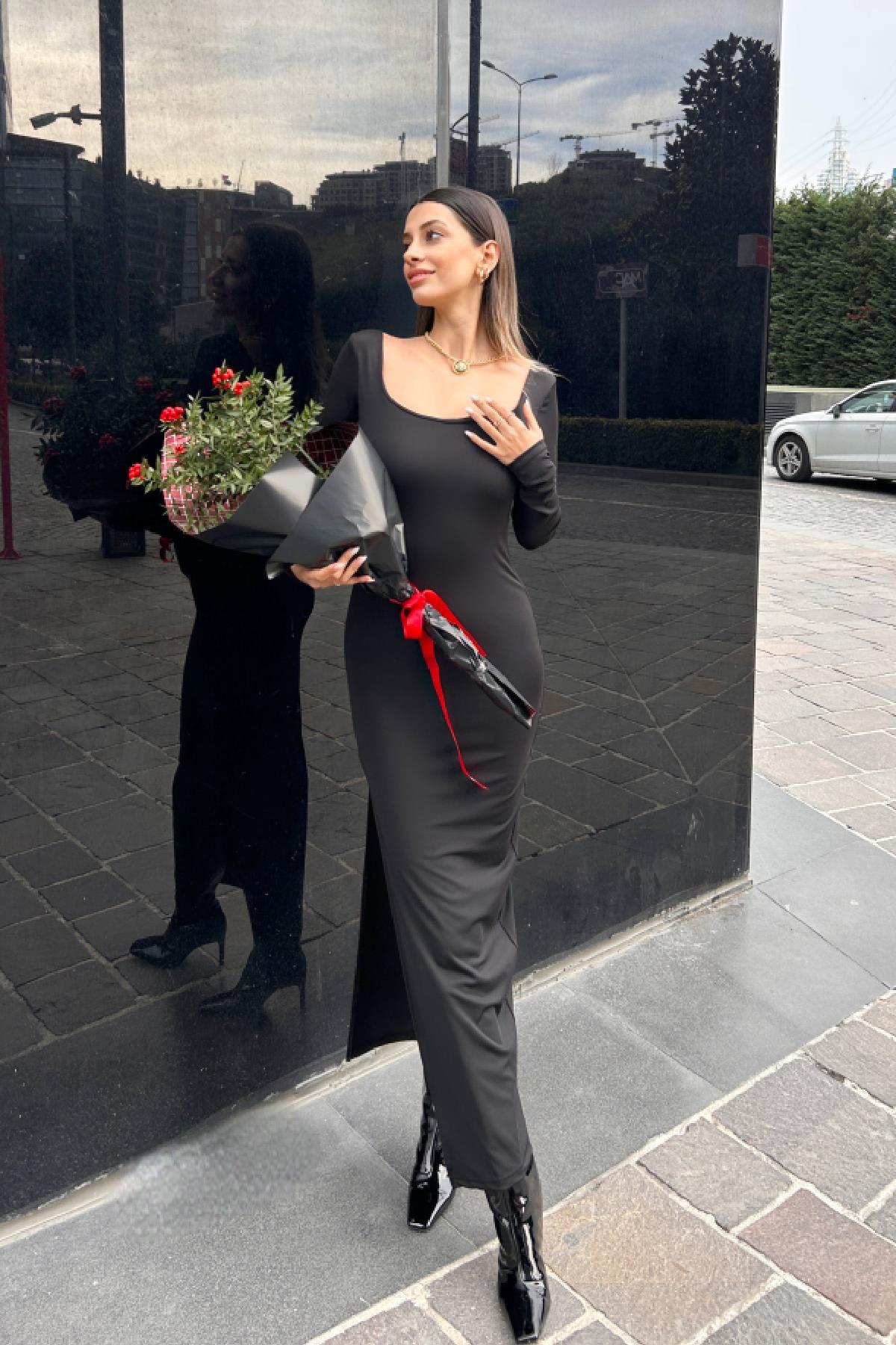 Kare Yaka Uzun Elbise Siyah