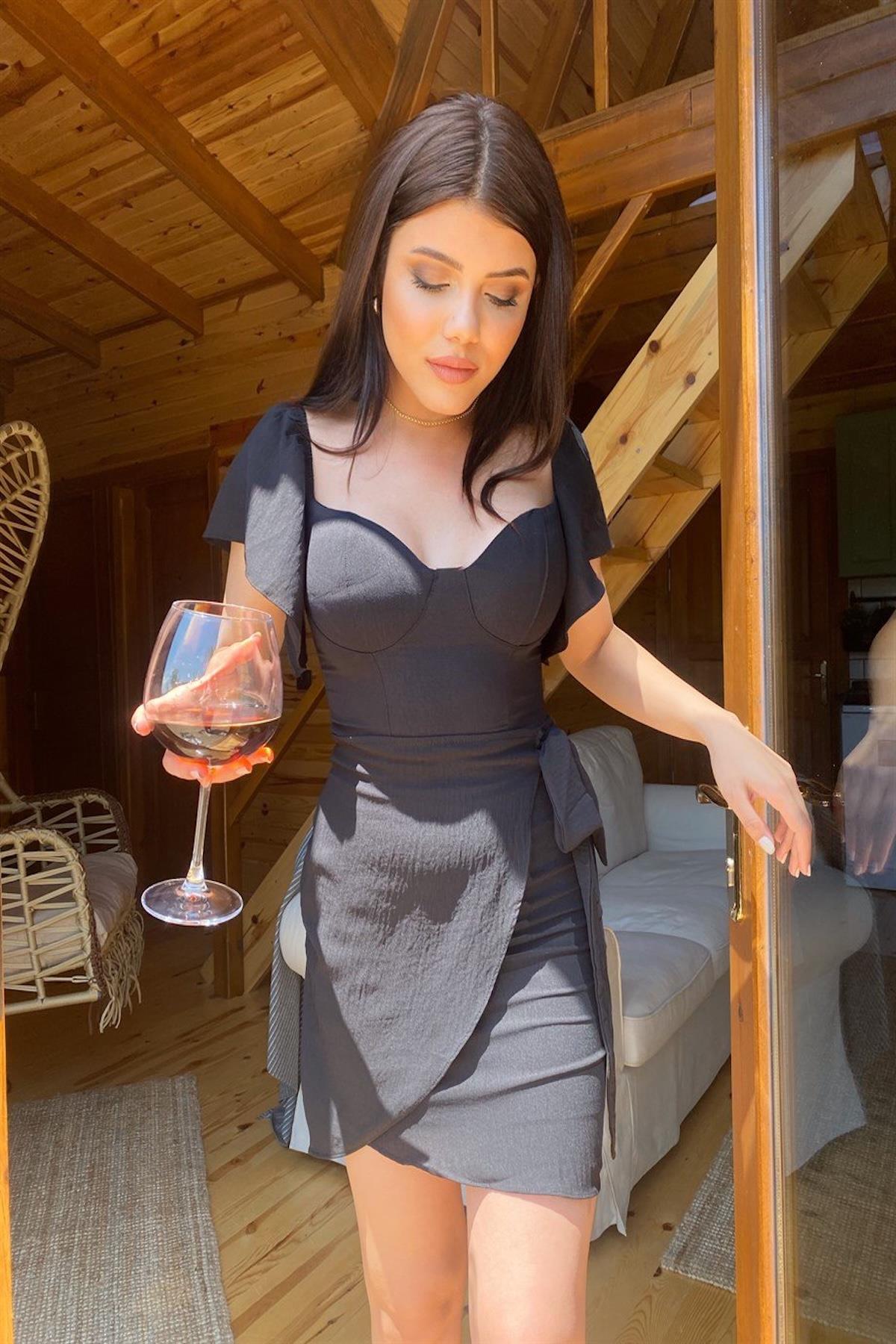 Yan Bağlama Kısa Elbise Siyah