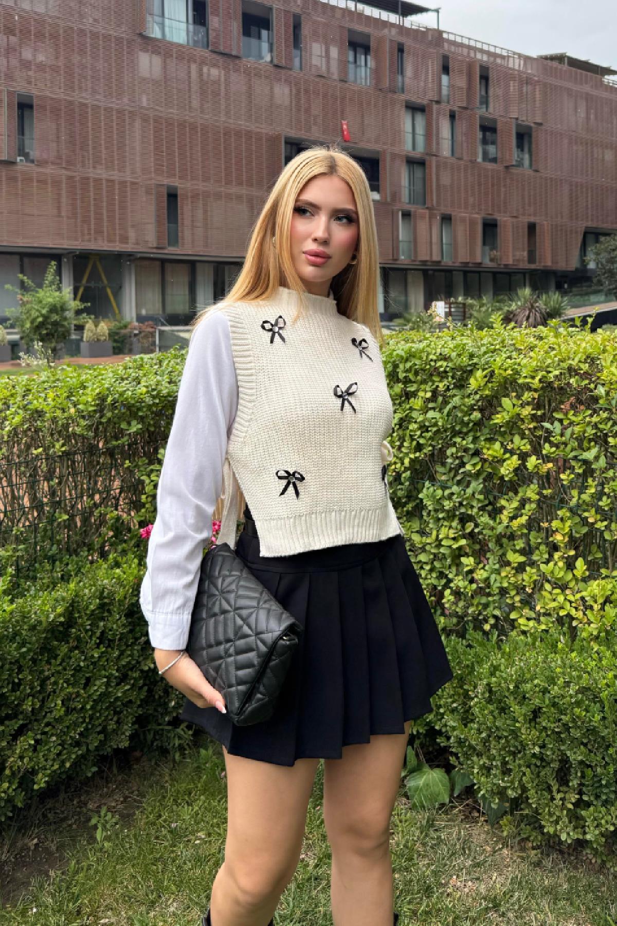 Fiyonk Detay Triko Süveter Bej