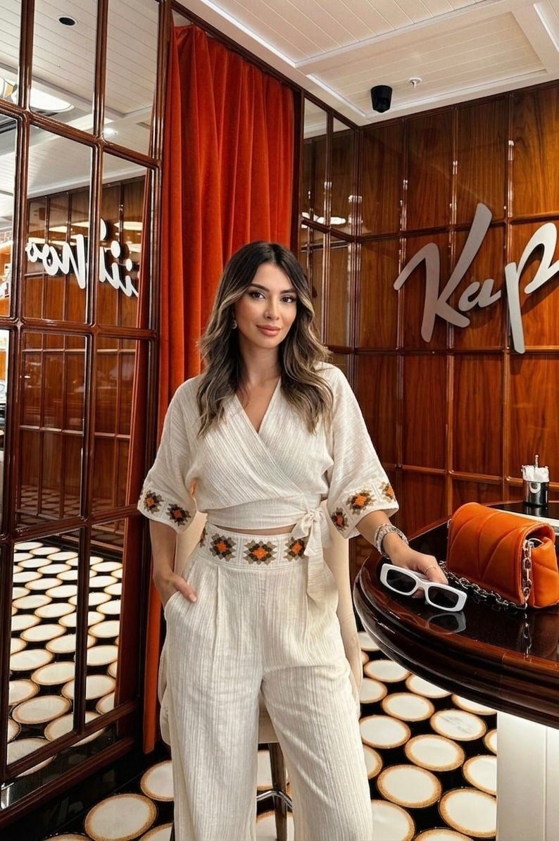 Süzene Nakış Detaylı Keten Takım Ekru
