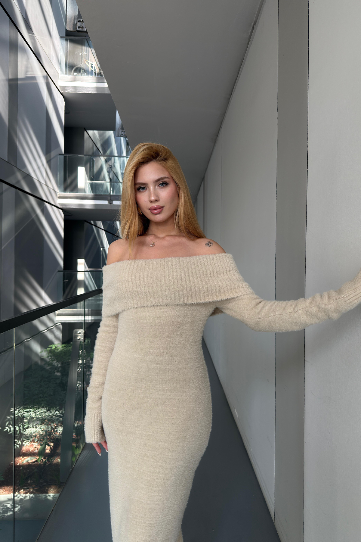 Yumoş Madonna Yaka Triko Elbise Taş