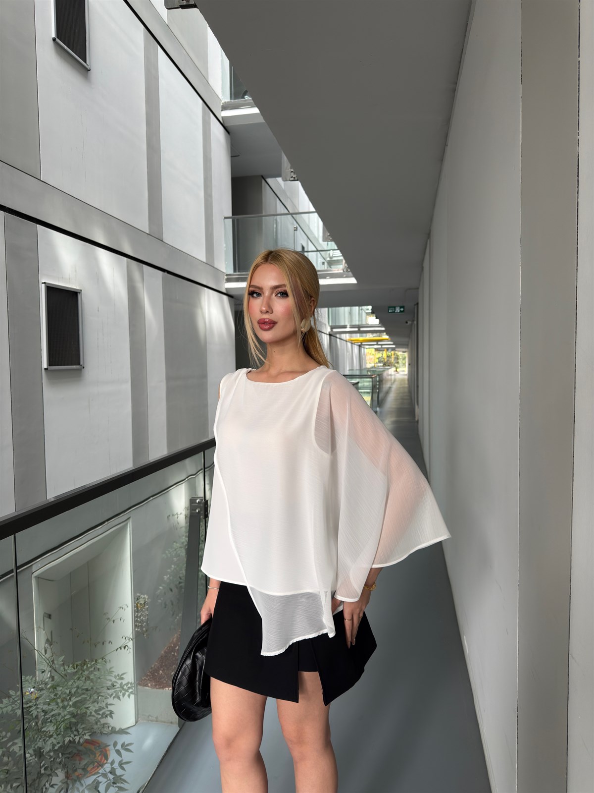 Asimetrik Kesim Şifon Bluz Ekru 