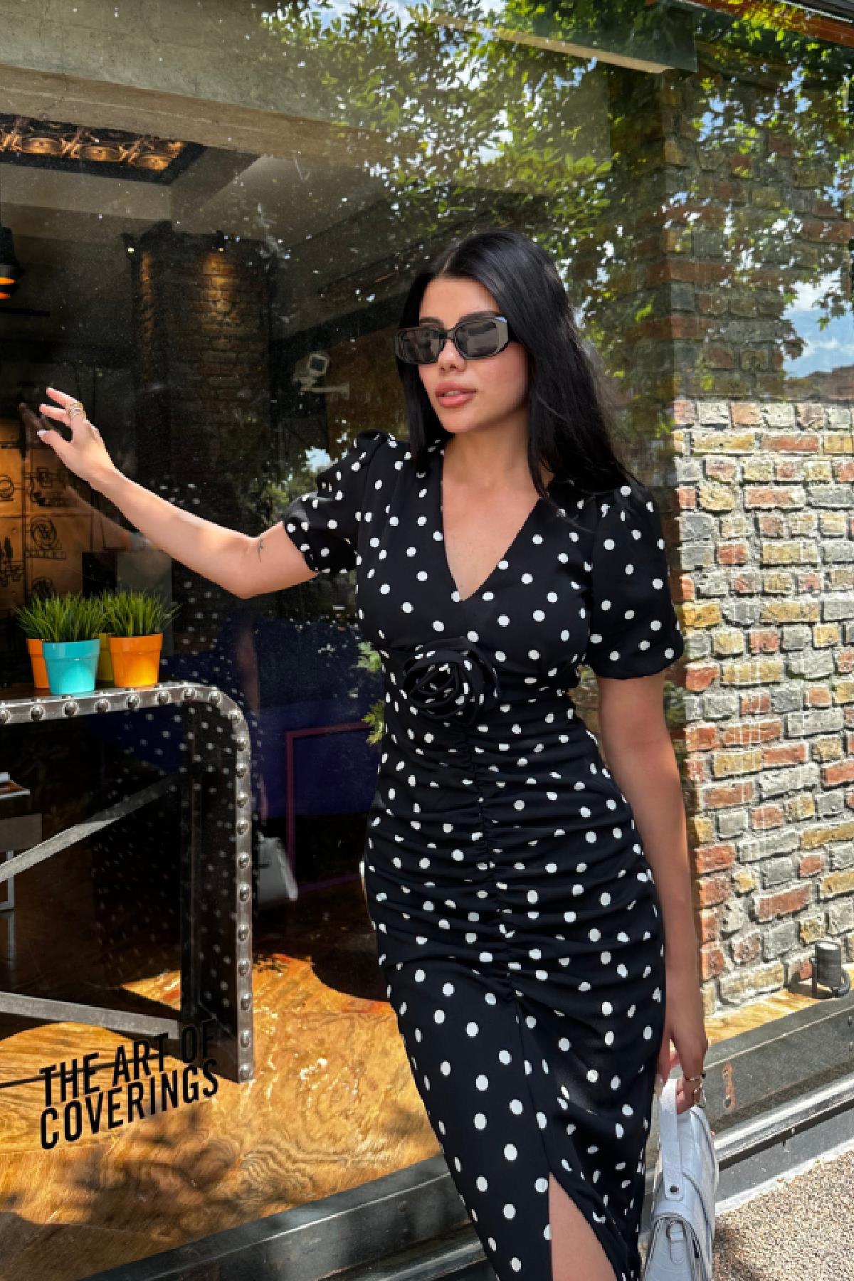Gül Detay Desenli Krep Elbise Siyah