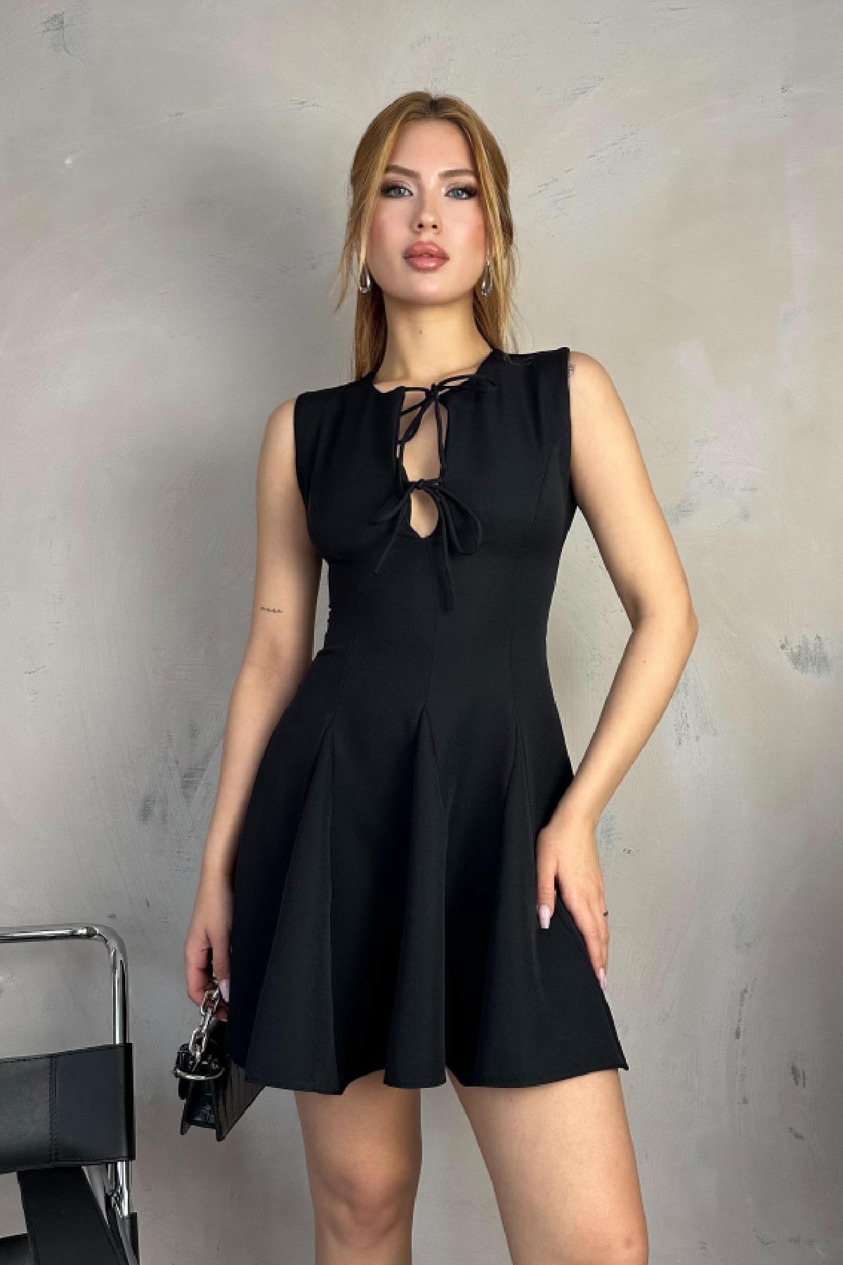 Önü Bağcıklı Elbise Siyah