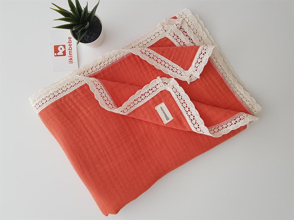 4 Katlı Dantelli Müslin Bebek Battaniyesi 100x100