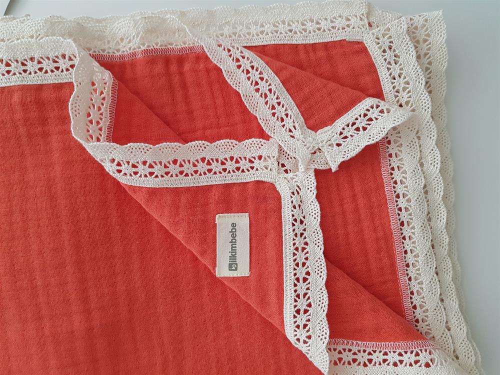 4 Katlı Dantelli Müslin Bebek Battaniyesi 100x100