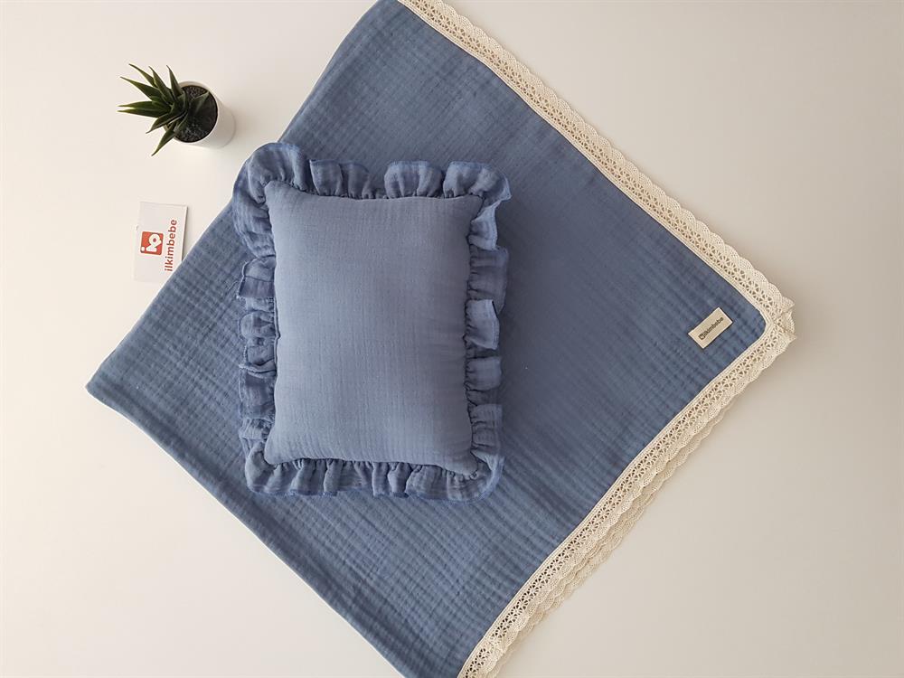 4 Katlı Dantelli Müslin Bebek Battaniyesi ve Takı Yastığı Seti 85x90