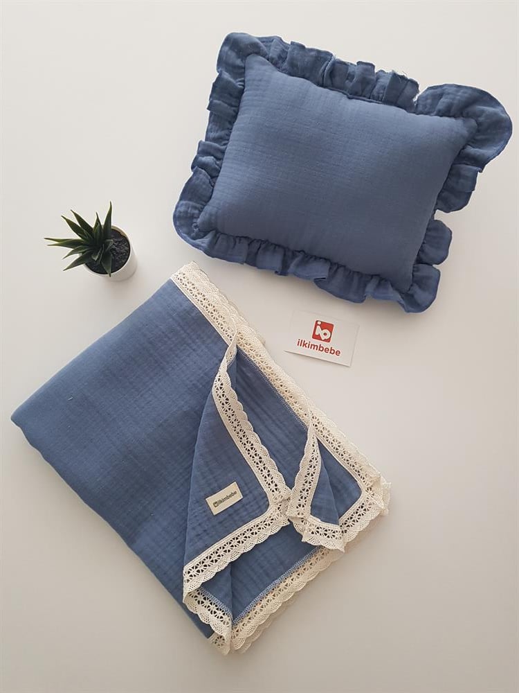 4 Katlı Dantelli Müslin Bebek Battaniyesi ve Takı Yastığı Seti 85x90